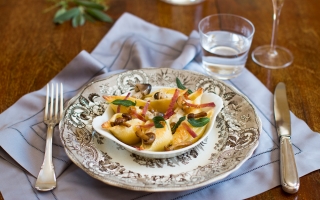 Conchiglioni gratinati con misto di funghi Conchiglioni gratinati con misto di funghi