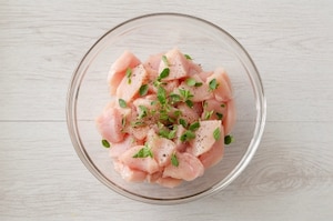 Preparazione Crocchette di pollo in panatura di patatine - Fase 1