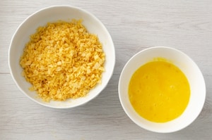 Preparazione Crocchette di pollo in panatura di patatine - Fase 1