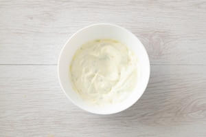 Preparazione Crocchette di pollo in panatura di patatine - Fase 3