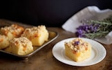 Crumb cake alle pesche e lavanda