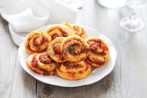 Preparazione Girelle salate al pomodoro e origano - Fase 4
