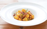 Gnocchi di zucca allo Speck Alto Adige IGP, castagne e rosmarino