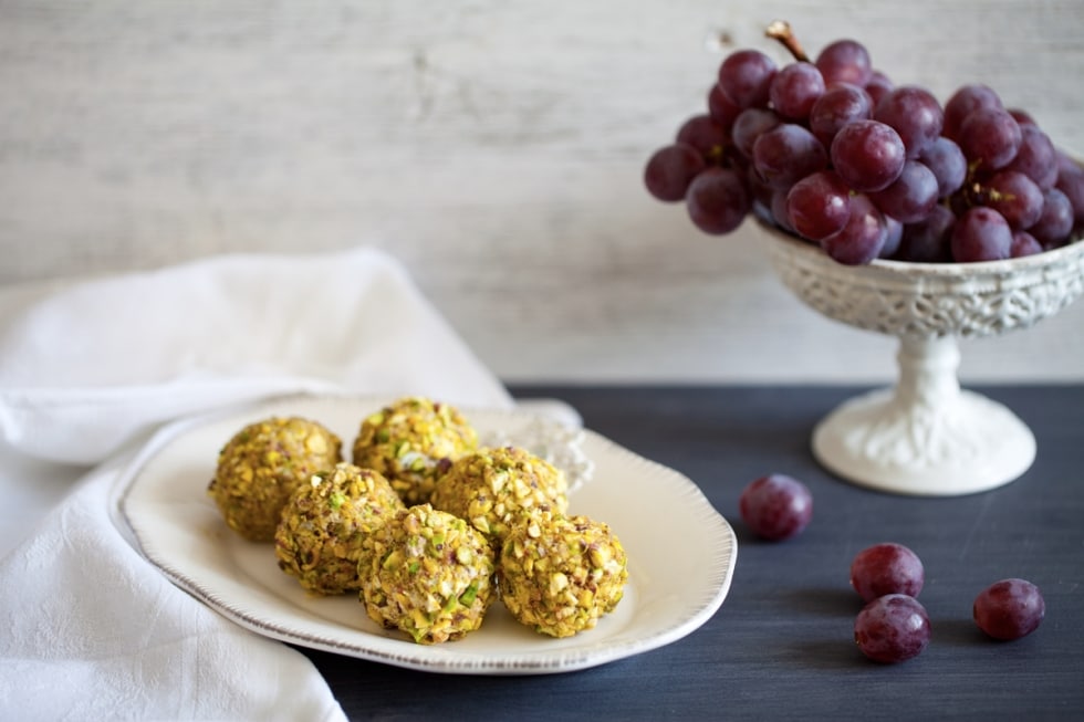 Palline di uva al formaggio e pistacchi ricetta