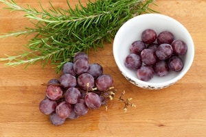 Preparazione Palline di uva al formaggio e pistacchi - Fase 1