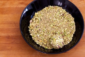 Preparazione Palline di uva al formaggio e pistacchi - Fase 4