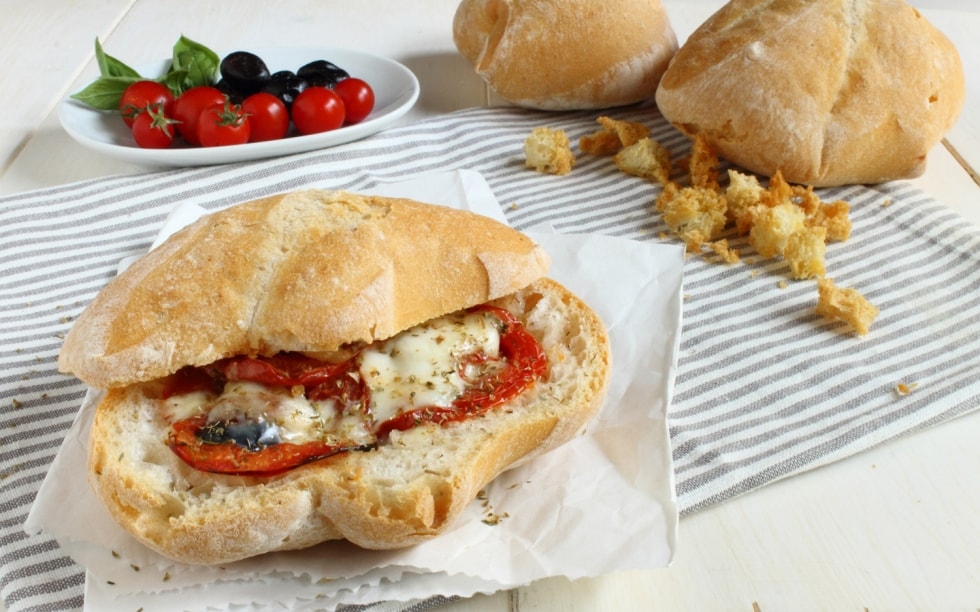 Panino mediterraneo al forno ricetta