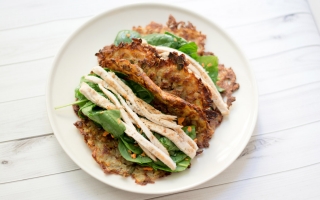 Tacos di rosti con insalata di pollo Tacos di rosti con insalata di pollo