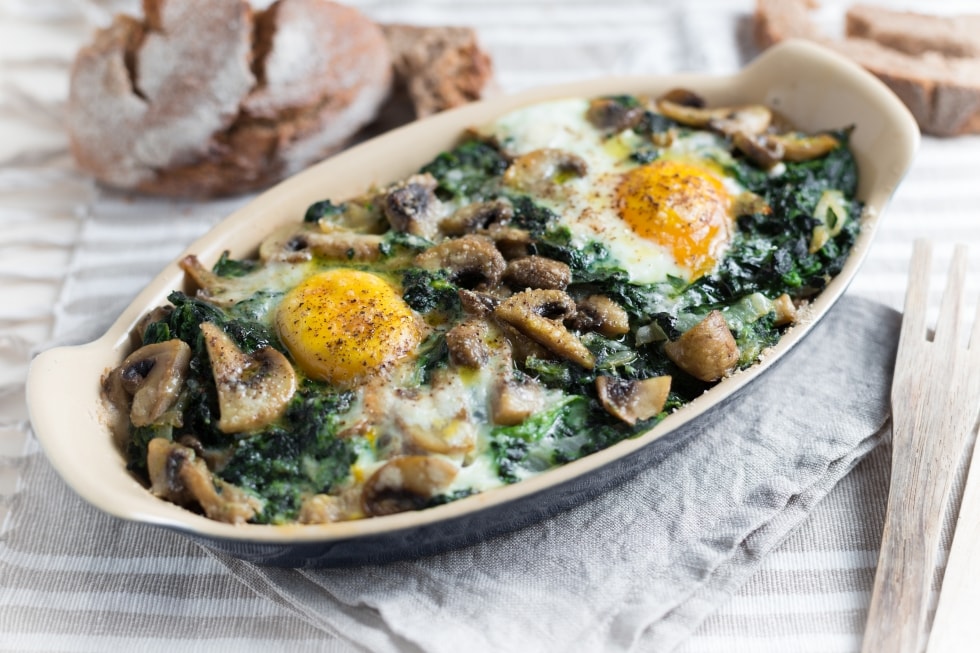 ﻿Terrina di pane, uova, funghi e spinaci ricetta