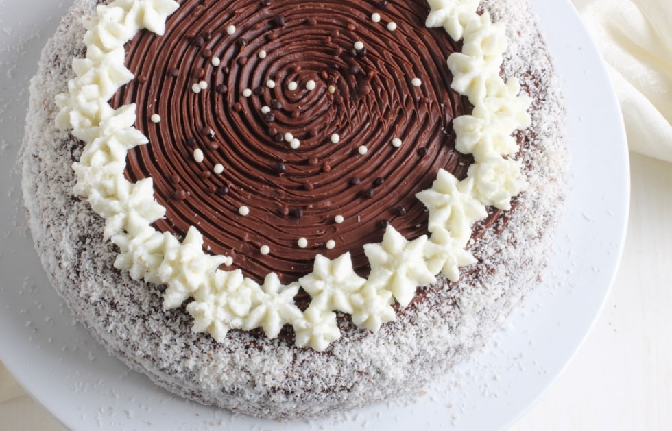 Torta al cioccolato fondente con crema al cocco ricetta