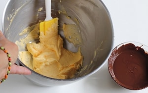 Preparazione Torta al cioccolato fondente con crema al cocco - Fase 1