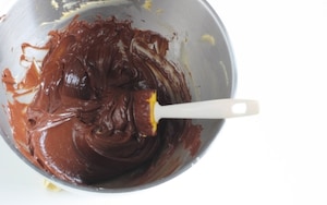 Preparazione Torta al cioccolato fondente con crema al cocco - Fase 1