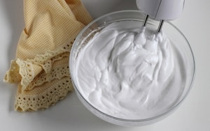 Preparazione Torta al cioccolato fondente con crema al cocco - Fase 2