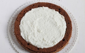 Preparazione Torta al cioccolato fondente con crema al cocco - Fase 7