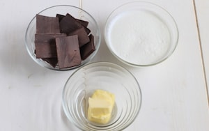 Preparazione Torta al cioccolato fondente con crema al cocco - Fase 8