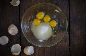 Preparazione Torta al mascarpone con ribes e mirtilli - Fase 1