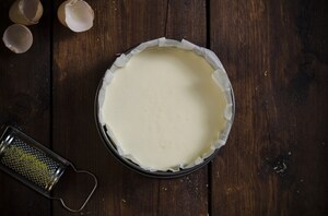 Preparazione Torta al mascarpone con ribes e mirtilli - Fase 3