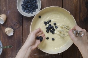 Preparazione Waffle alla ricotta e mirtilli - Fase 2
