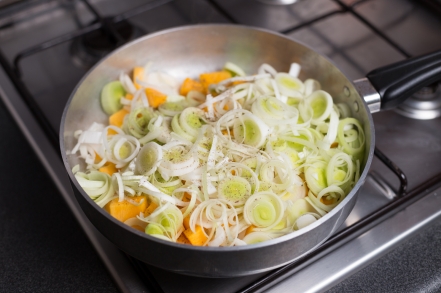 Preparazione Cannelloni di verza e porri con salsa di zucca - Fase 2 Preparazione Cannelloni di verza e porri con salsa di zucca - Fase 2