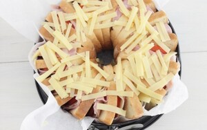 Preparazione Ciambellone di toast con prosciutto e formaggio - Fase 3