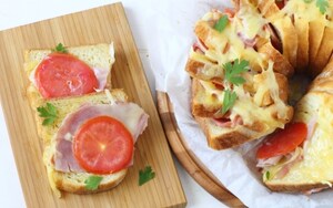 Preparazione Ciambellone di toast con prosciutto e formaggio - Fase 3