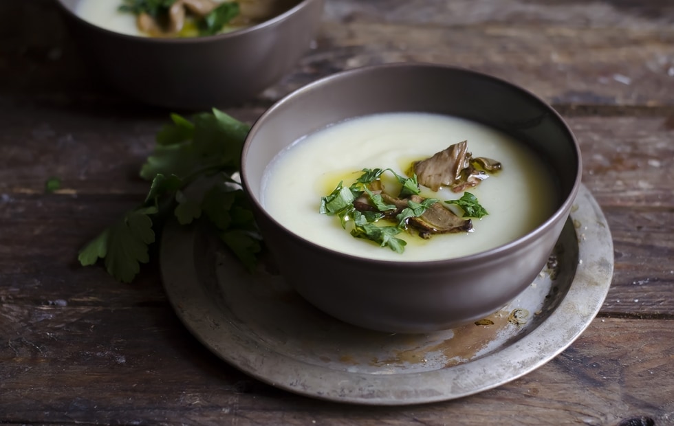 Crema di cavolfiore e patate con olio ai porcini ricetta