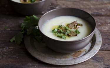 Crema di cavolfiore e patate con olio ai porcini