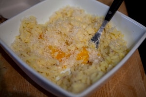 Preparazione Crocchette di patate con mele e speck croccante - Fase 3