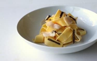 Pappardelle con salsa di capesante allo zafferano