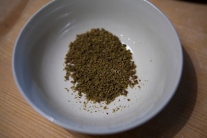 Preparazione Polpo con salsa d’arachidi, emulsione di basilico, polvere di olive taggiasche - Fase 1