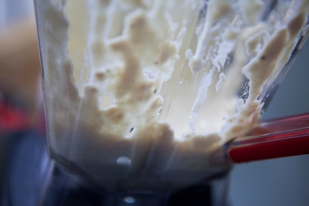 Preparazione Polpo con salsa d’arachidi, emulsione di basilico, polvere di olive taggiasche - Fase 2 Preparazione Polpo con salsa d’arachidi, emulsione di basilico, polvere di olive taggiasche - Fase 2