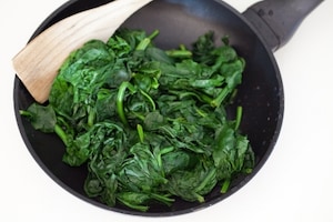 Preparazione Rustici con pasta sfoglia, spinaci e mozzarella - Fase 1