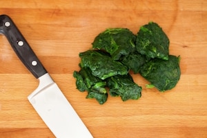 Preparazione Rustici con pasta sfoglia, spinaci e mozzarella - Fase 1