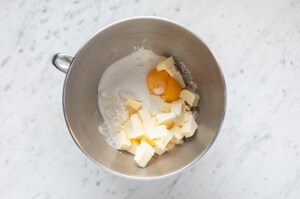 Preparazione Tartellette al formaggio, mandorle e miele - Fase 1