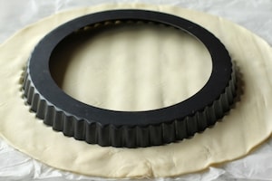 Preparazione Torta salata con erba cipollina e brie  - Fase 1