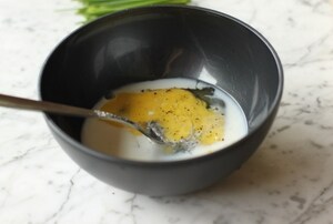 Preparazione Torta salata con erba cipollina e brie  - Fase 4