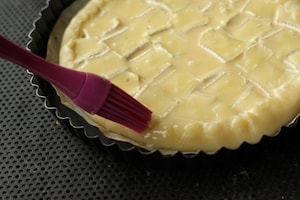 Preparazione Torta salata con erba cipollina e brie  - Fase 4