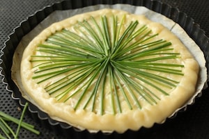 Preparazione Torta salata con erba cipollina e brie  - Fase 5