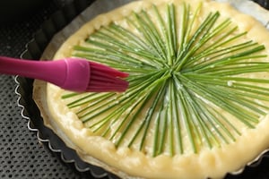 Preparazione Torta salata con erba cipollina e brie  - Fase 5