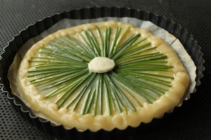 Preparazione Torta salata con erba cipollina e brie  - Fase 6