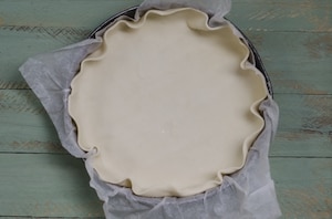 Preparazione Torta salata con patate, speck, scamorza e cipolle caramellate - Fase 2