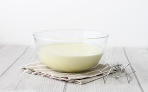 Preparazione Ciambella al cacao con glassa al cioccolato fondente e rum - Fase 1