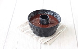 Preparazione Ciambella al cacao con glassa al cioccolato fondente e rum - Fase 4