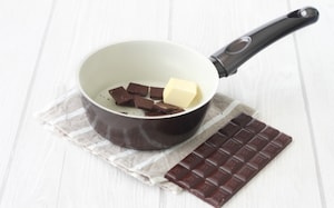 Preparazione Ciambella al cacao con glassa al cioccolato fondente e rum - Fase 5