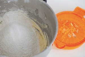 Preparazione Ciambella al limone  - Fase 2