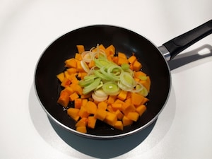 Preparazione Muffin alla zucca con cuore di gorgonzola - Fase 1