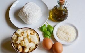 Preparazione Polpette di ricotta al sugo - Fase 1