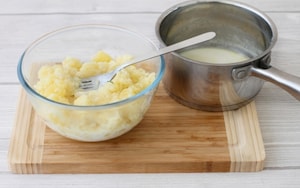 Preparazione Purè di patate con scalogno, rosmarino e chips croccanti - Fase 4
