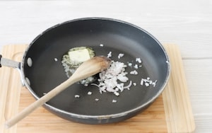 Preparazione Purè di patate con scalogno, rosmarino e chips croccanti - Fase 3