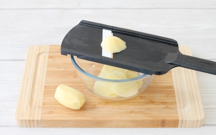 Preparazione Purè di patate con scalogno, rosmarino e chips croccanti - Fase 5 Preparazione Purè di patate con scalogno, rosmarino e chips croccanti - Fase 5